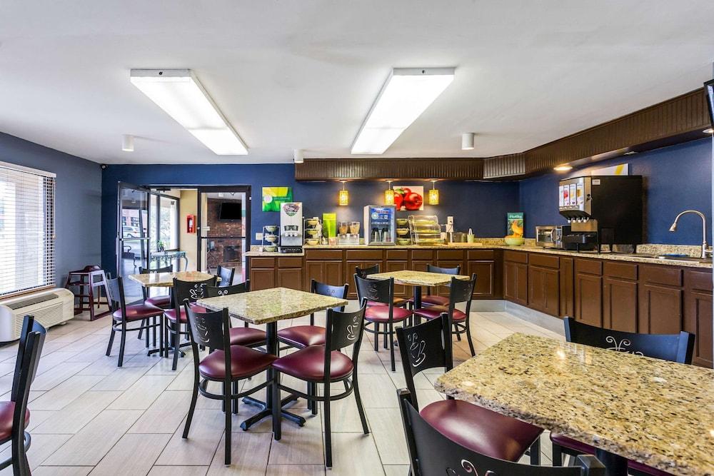Quality Inn Indianola photo 50
