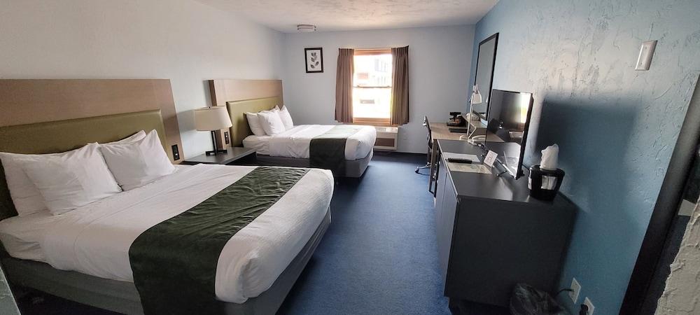 Pictured Rocks Inn & Suites photo 14
