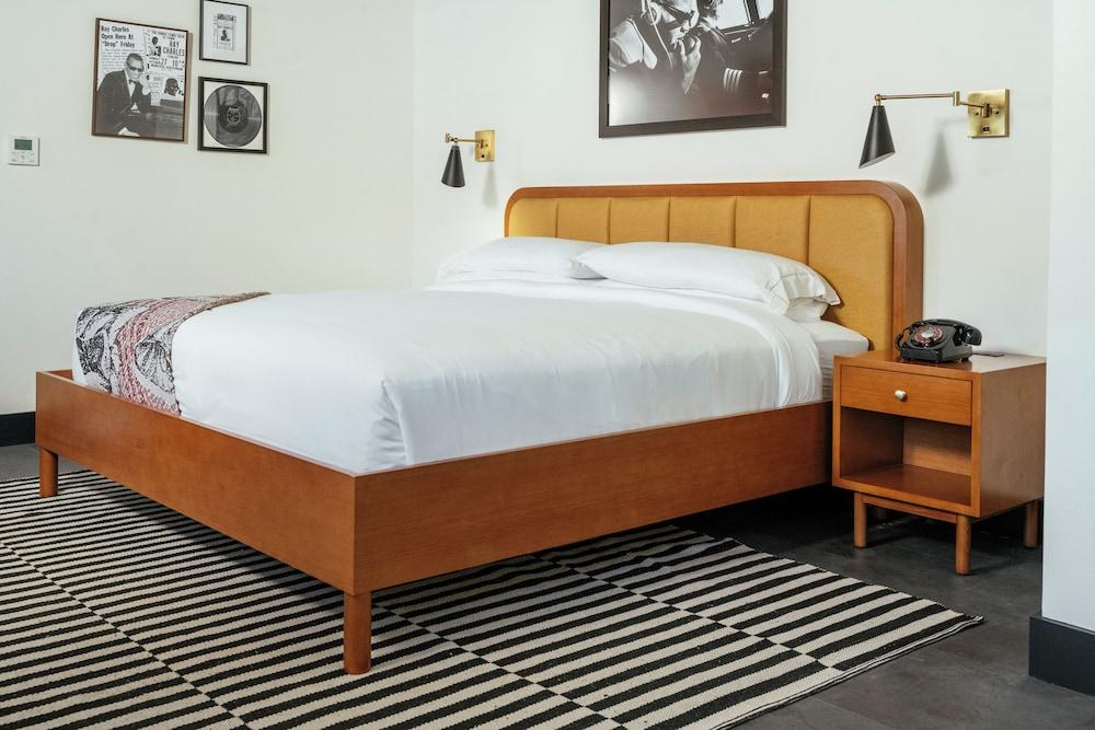 Dew Drop Inn photo 16