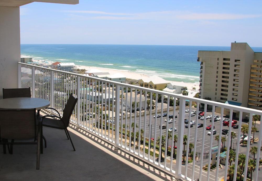 Laketown Wharf by Emerald View Resorts photo 23