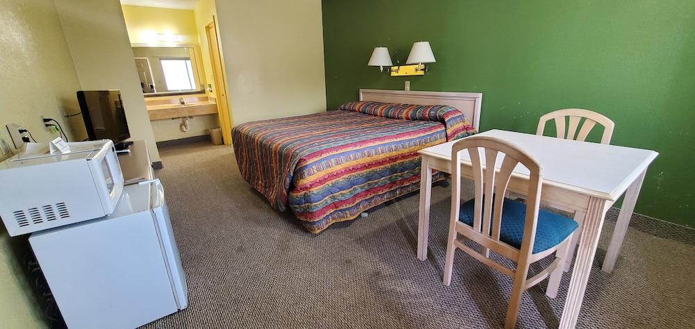 Antler's Inn photo 4