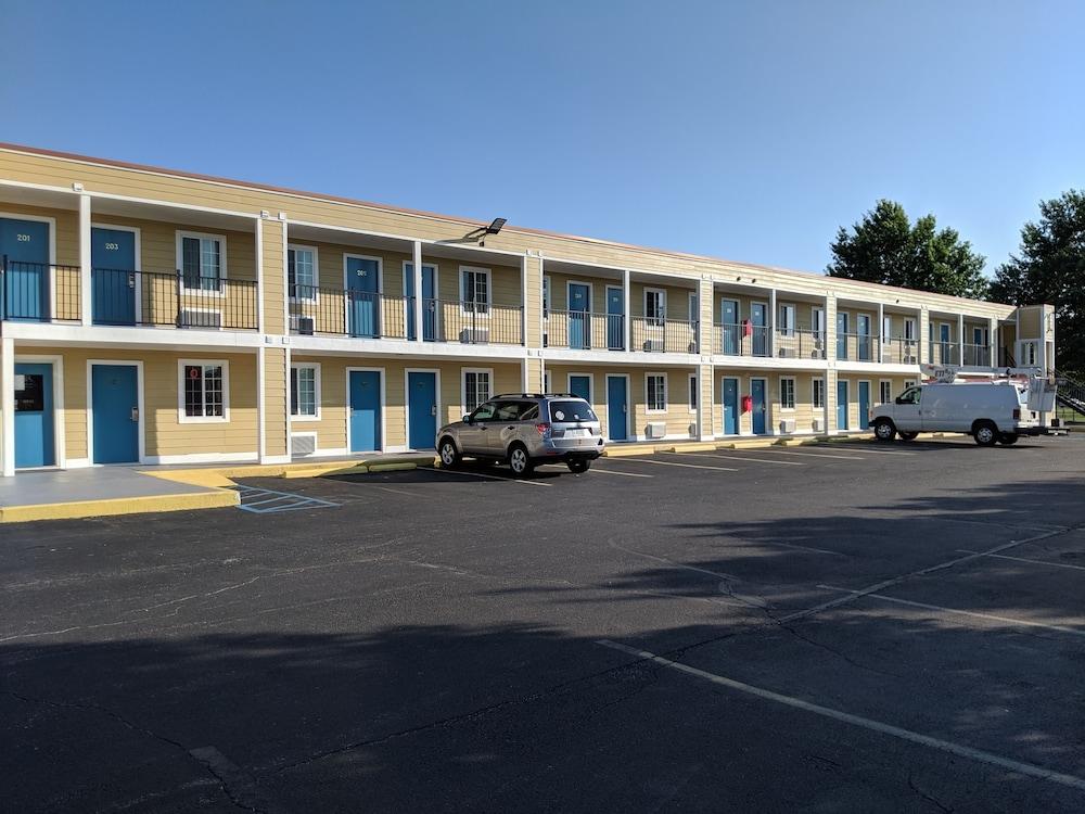 Executive Inn photo 13