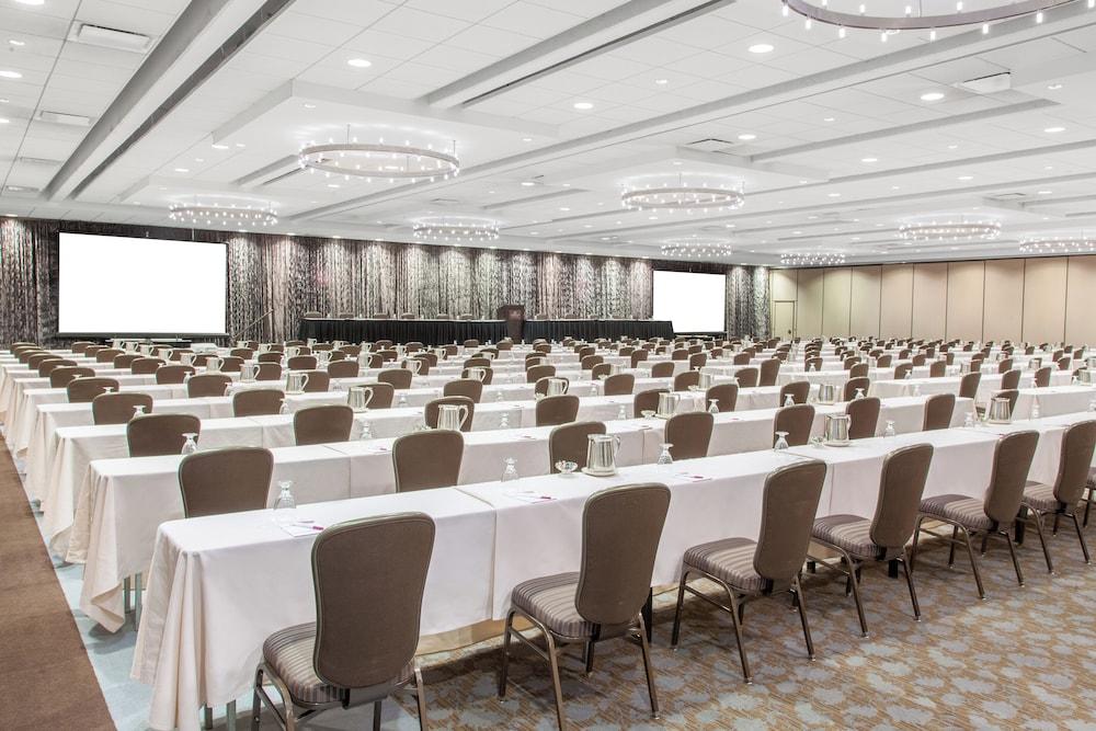 Crowne Plaza Chicago Ohare Hotel & Conf Ctr by IHG photo 58