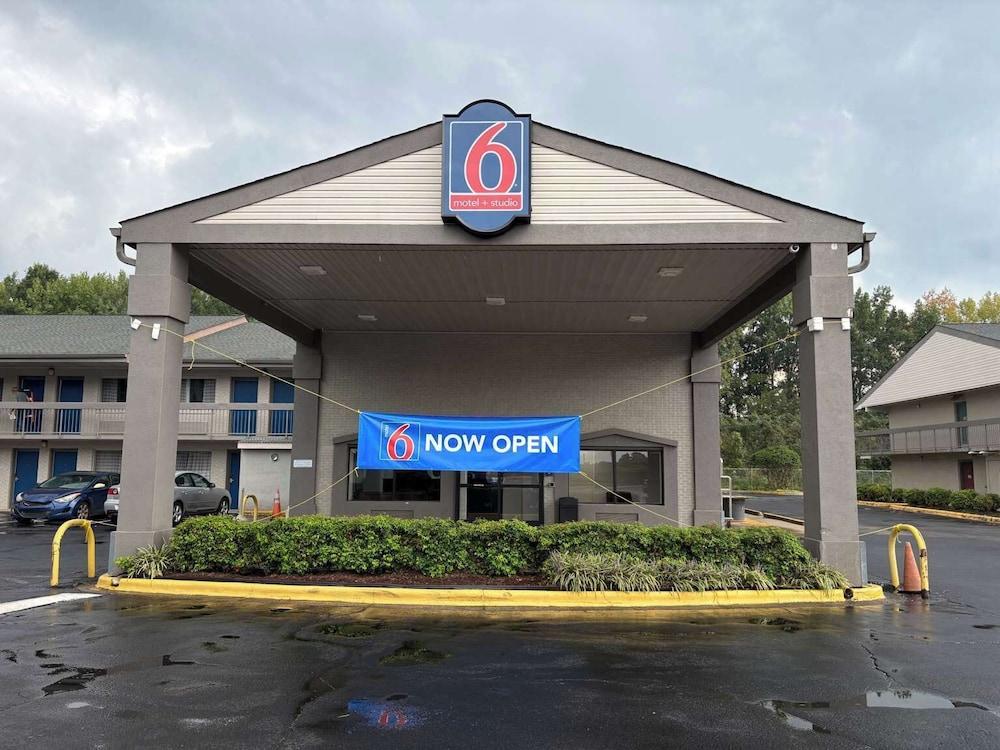 Studio 6 Suites Charlotte, NC - Northlake photo 1