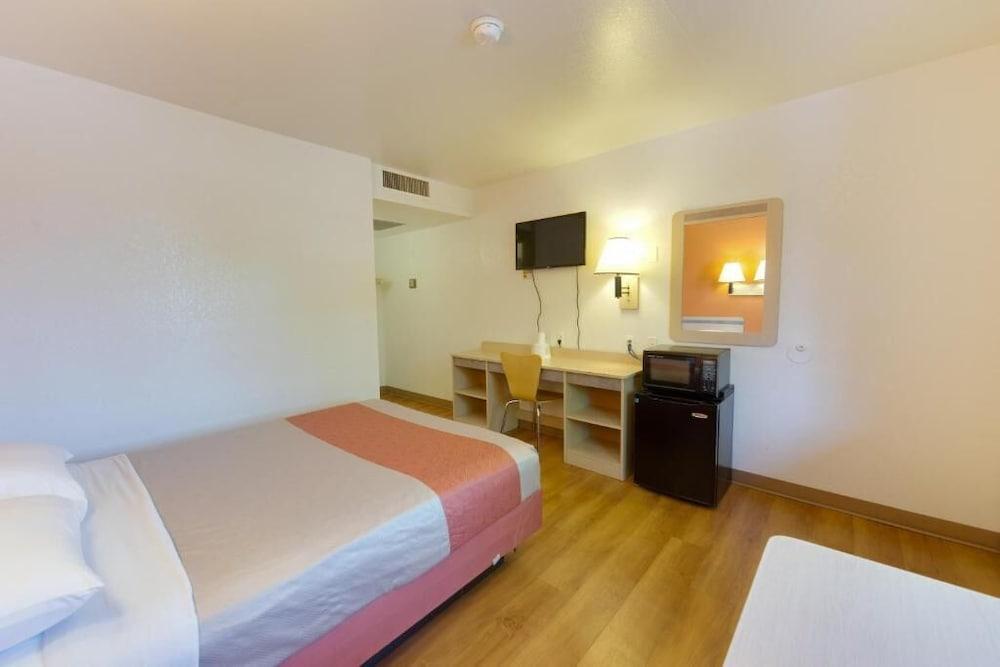 Shasta Vista Inn & Suites photo 25