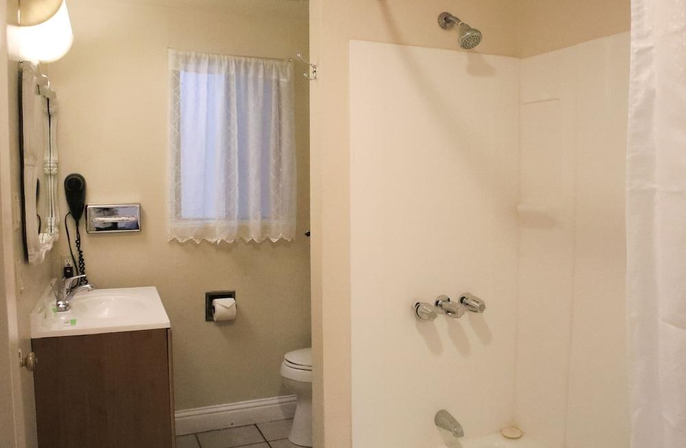 Carmel Resort Inn photo 19