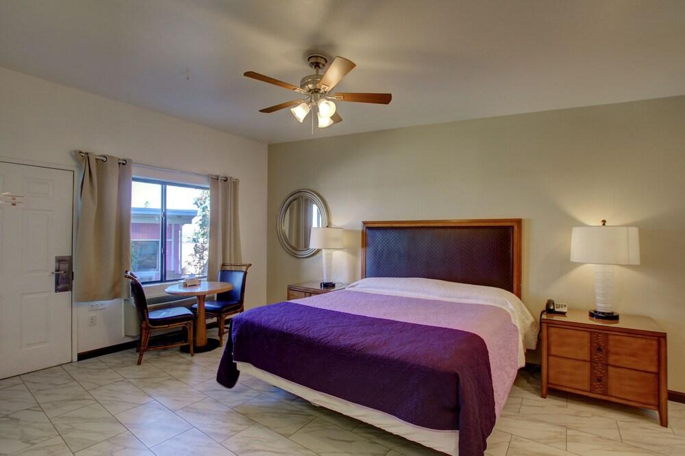 CCBC Resort Hotel - A Gay Men's Resort photo 10