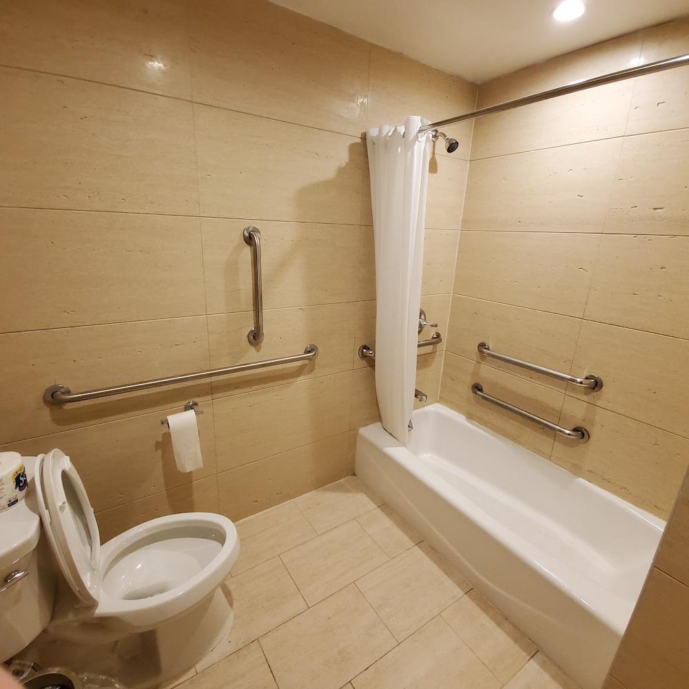 Mayfair Inn and Suites photo 10