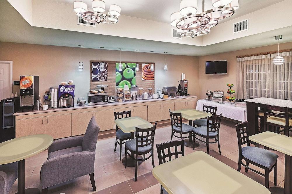 La Quinta Inn & Suites by Wyndham Corpus Christi Northwest photo 41