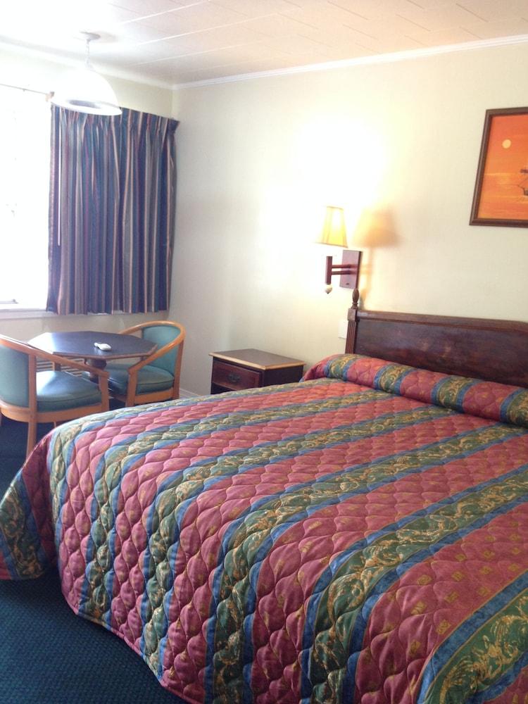 Royal Inn photo 5