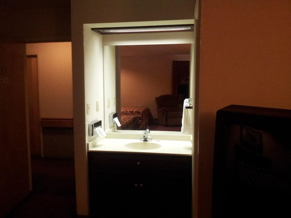 Classic Inn photo 25