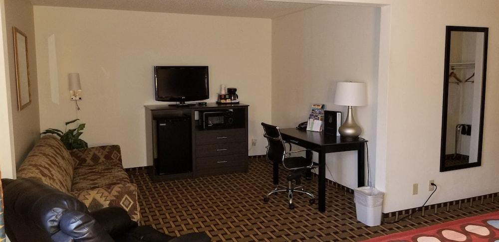 Super 8 by Wyndham Ashland photo 15