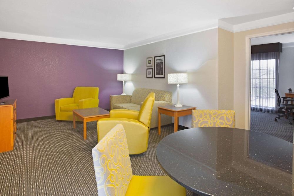 La Quinta Inn by Wyndham San Marcos photo 35