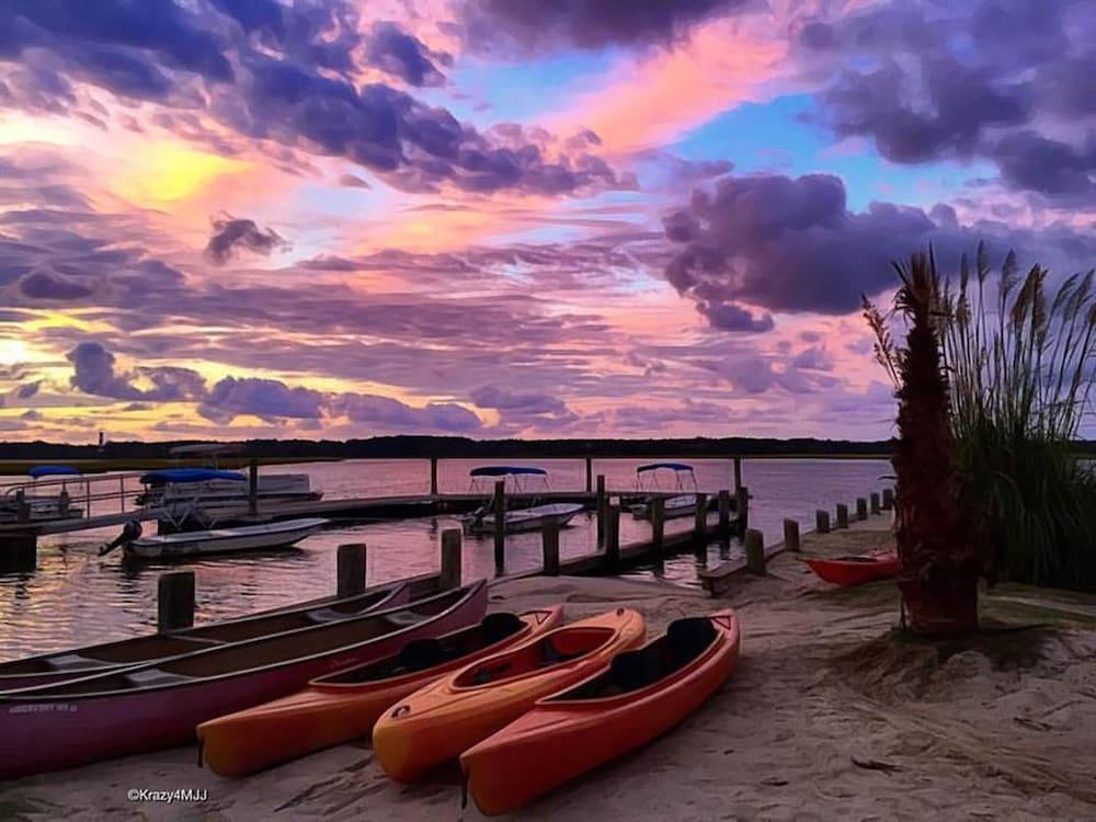 Snug Harbor Marina and Hotel photo 12