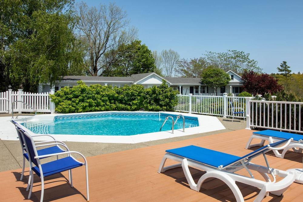 Glen Cove Inn & Suites photo 56