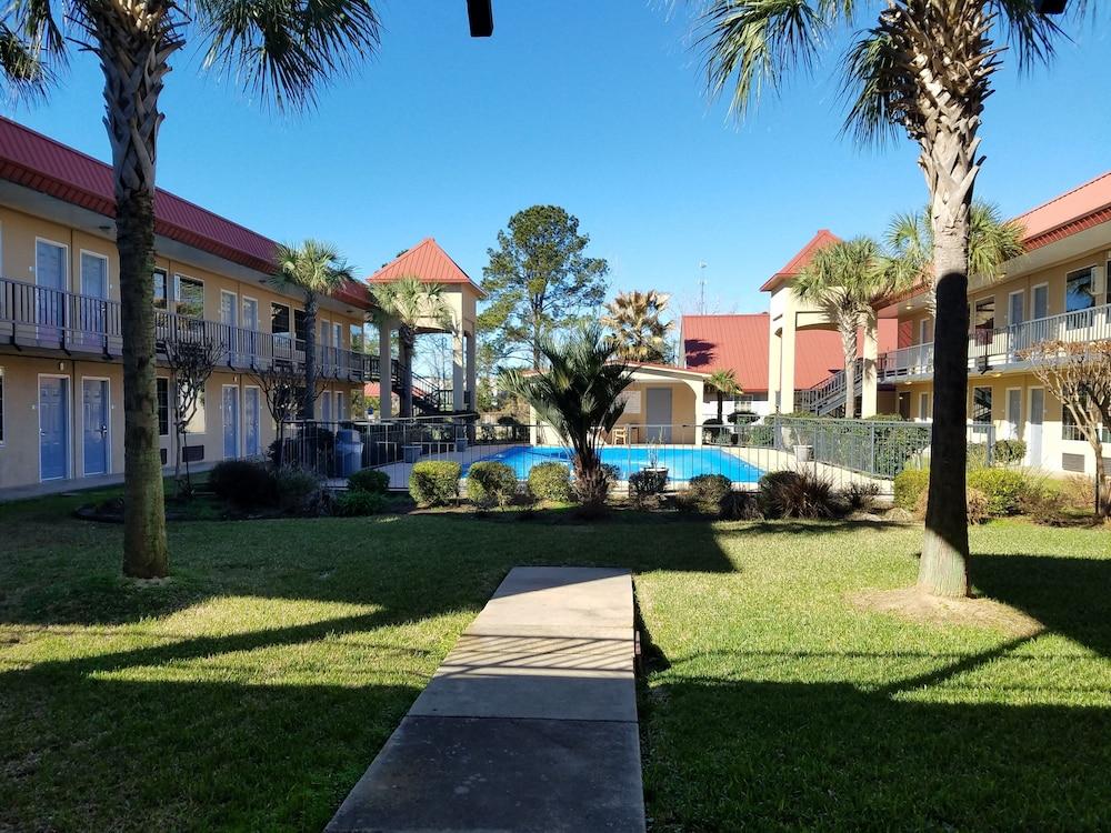 Days Inn by Wyndham Leesville photo 23