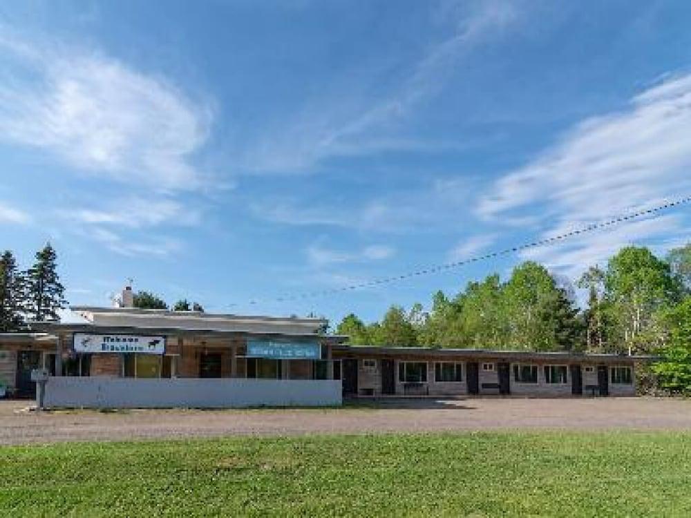 Three Lakes Motel photo 1