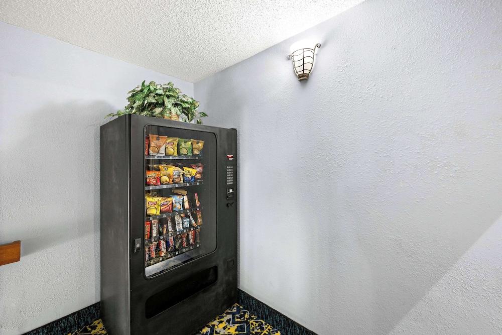 Econo Lodge London North photo 34