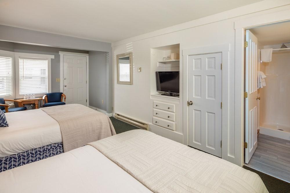 Glen Cove Inn & Suites photo 29
