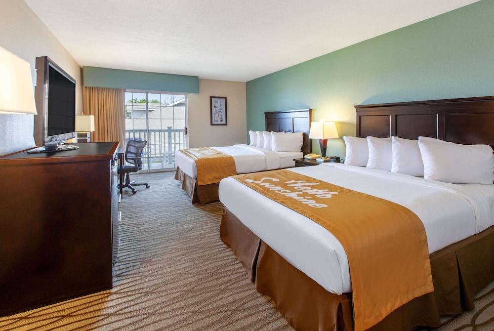 Days Inn by Wyndham Petoskey photo 12
