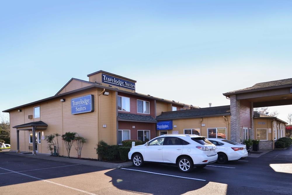 Travelodge Suites by Wyndham Newberg photo 67