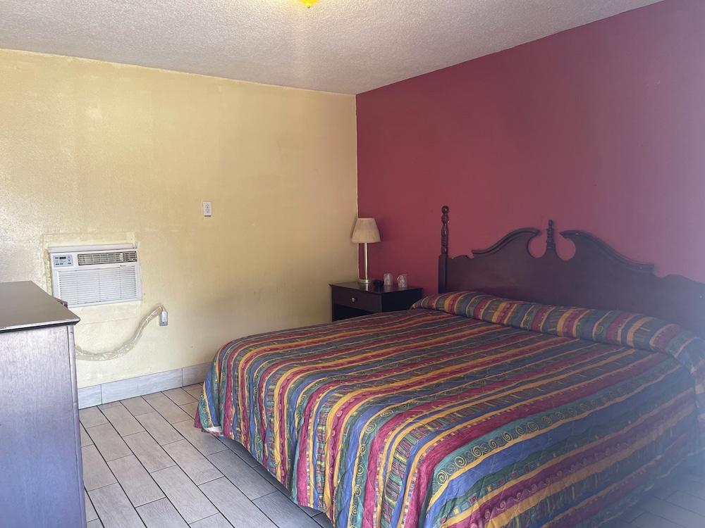 Plaza Motel photo 4