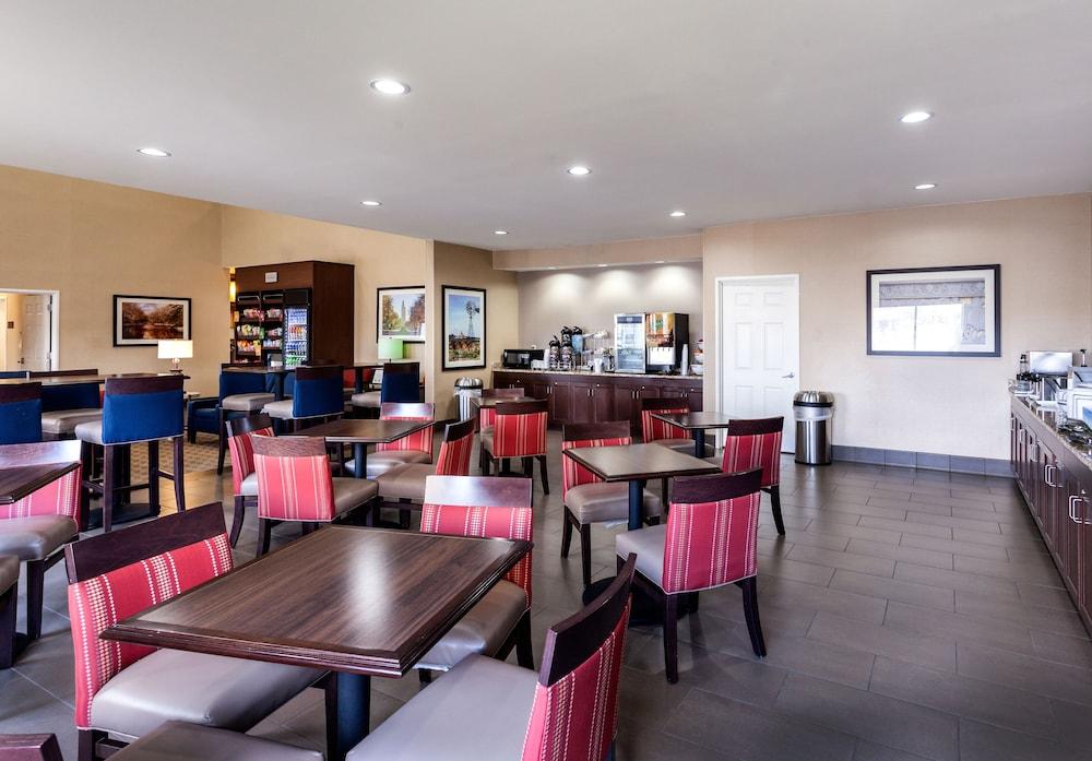 Comfort Suites Lincoln North photo 33