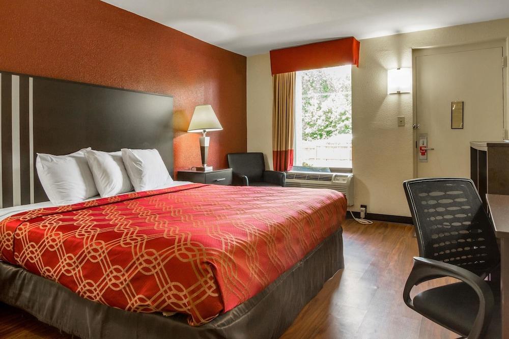 Econo Lodge Research Triangle Park photo 11