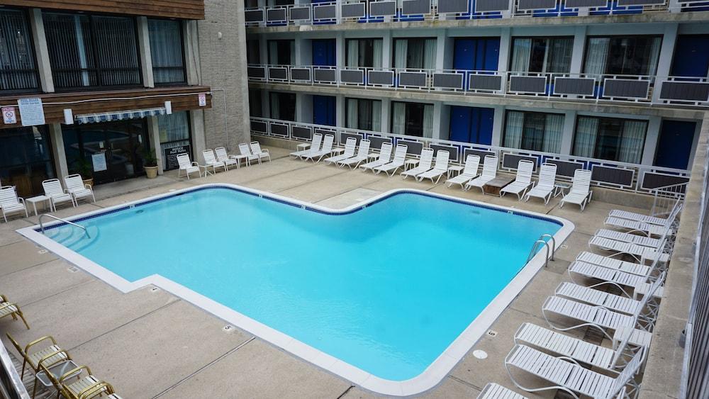 Windjammer Motor Inn photo 16