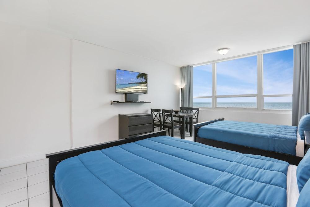Castle Beach Suites by MiaRentals photo 43