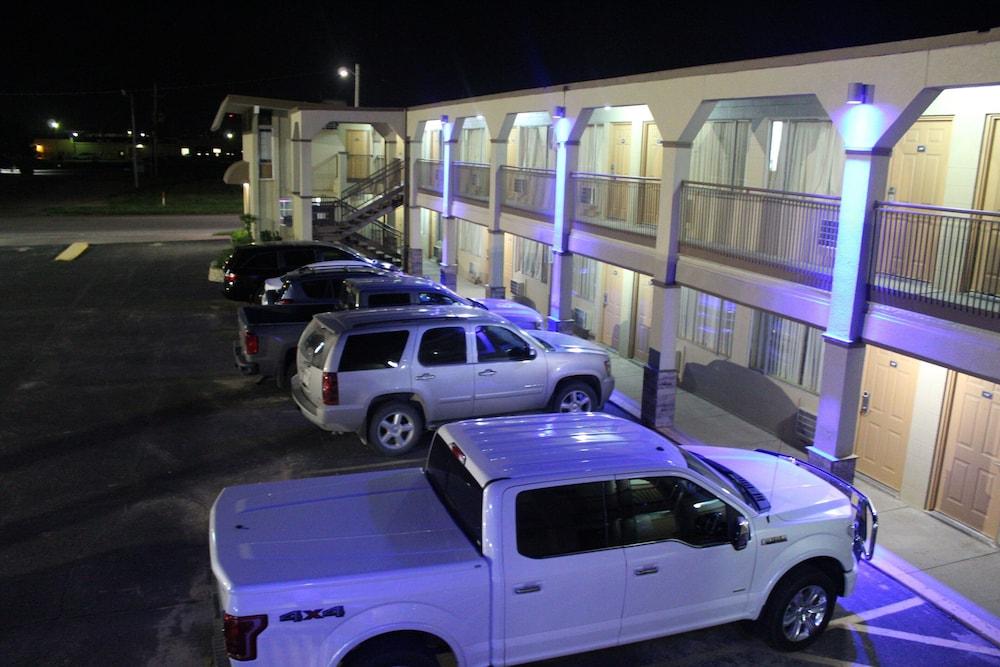 Hutchinson Inn photo 6
