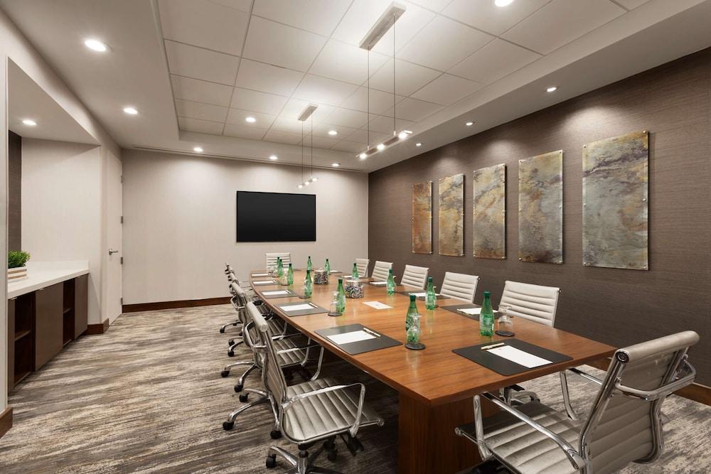 DoubleTree by Hilton Hartford - Bradley Airport photo 27