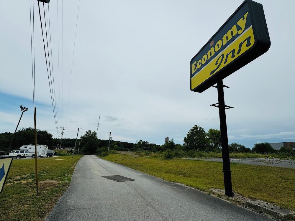 Economy Inn Crossville photo 3