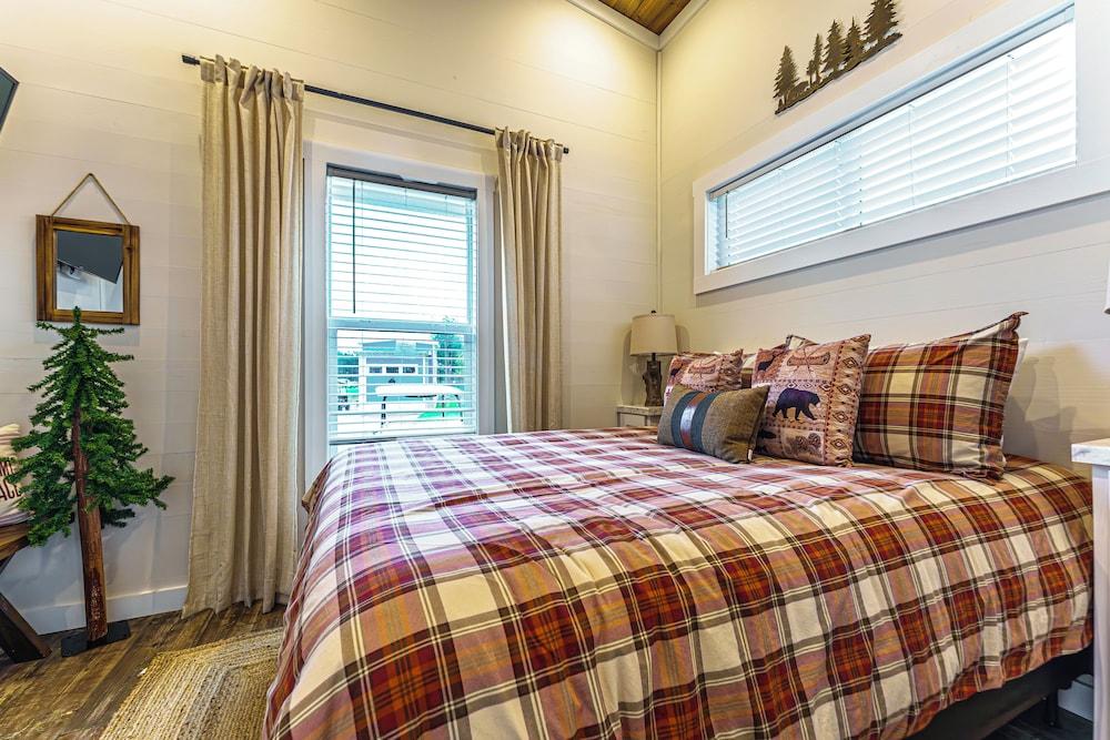 Island Oaks RV Resort photo 33