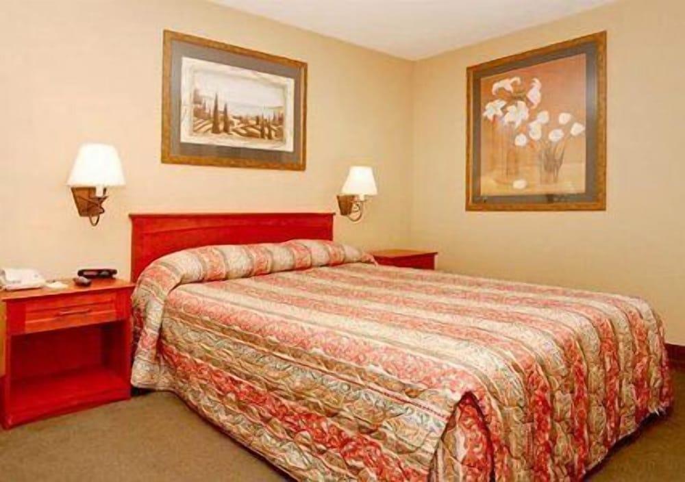 Econo Lodge Downtown photo 13