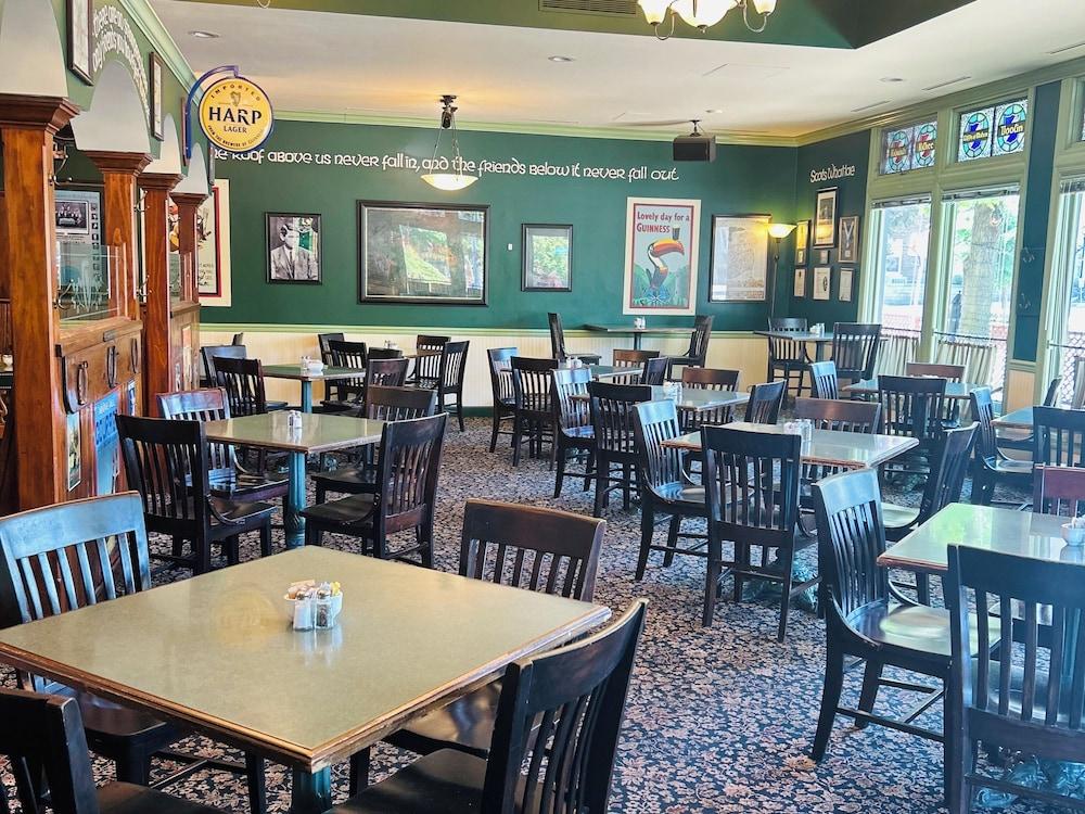 County Clare Irish Hotel & Pub photo 28