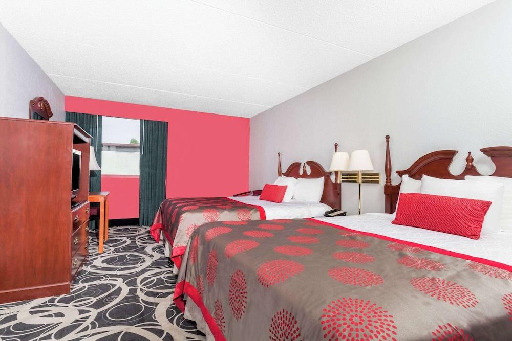 Ramada by Wyndham Henderson/Evansville photo 14