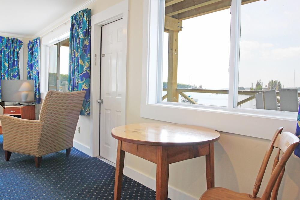 Fishermans Wharf Inn photo 7
