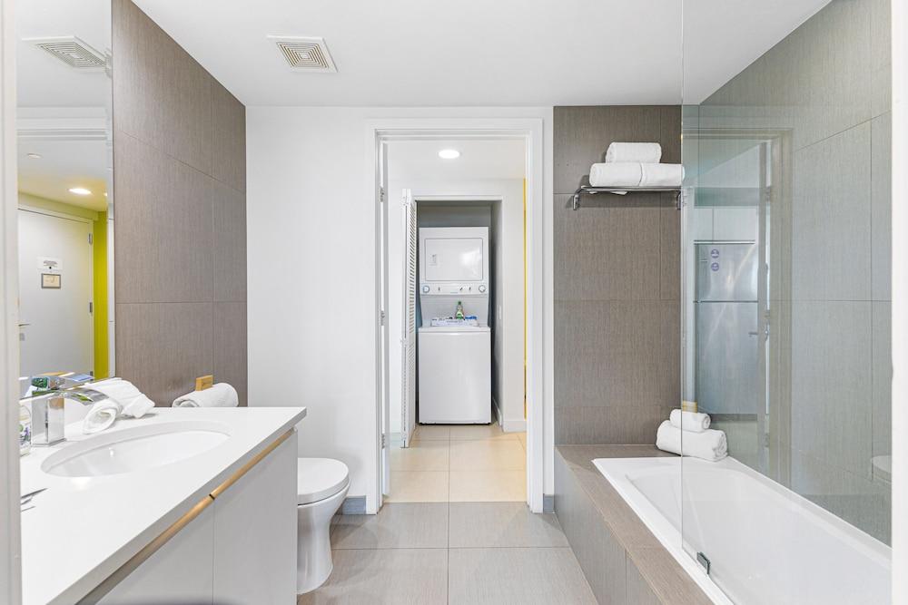 Dharma Home Suites Miami at Monte Carlo photo 4