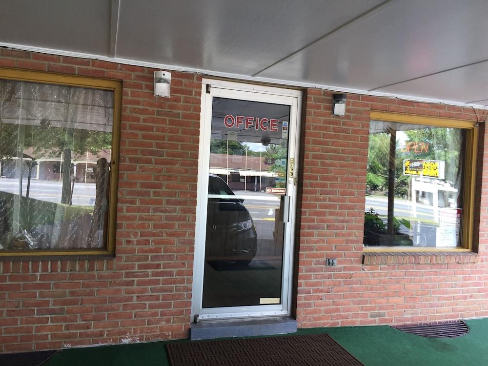 Royal Inn Motel photo 19