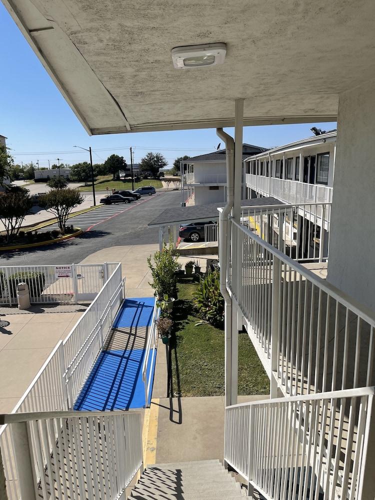 Motel 6 Denton, TX - UNT photo 58