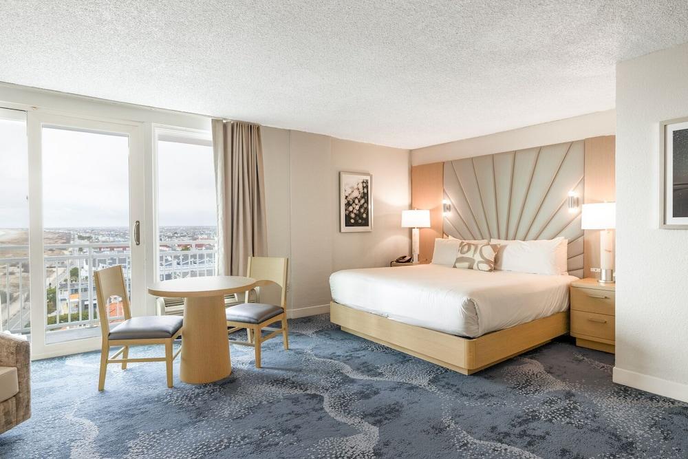 Port-O-Call Hotel photo 18