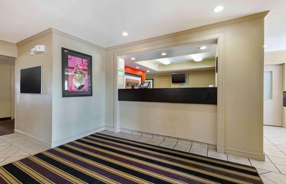 Extended Stay America Suites DC Alexandria Eisenhower Ave photo 2