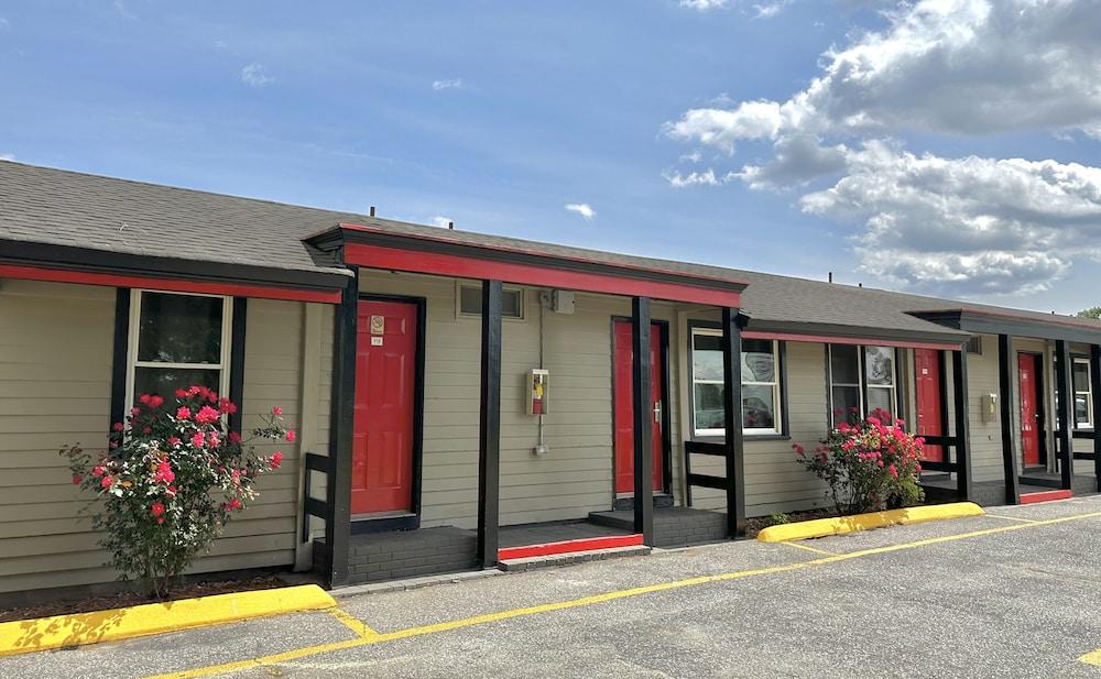 Whistling Pines - Daily & Extended Stay, Elizabeth City photo 25