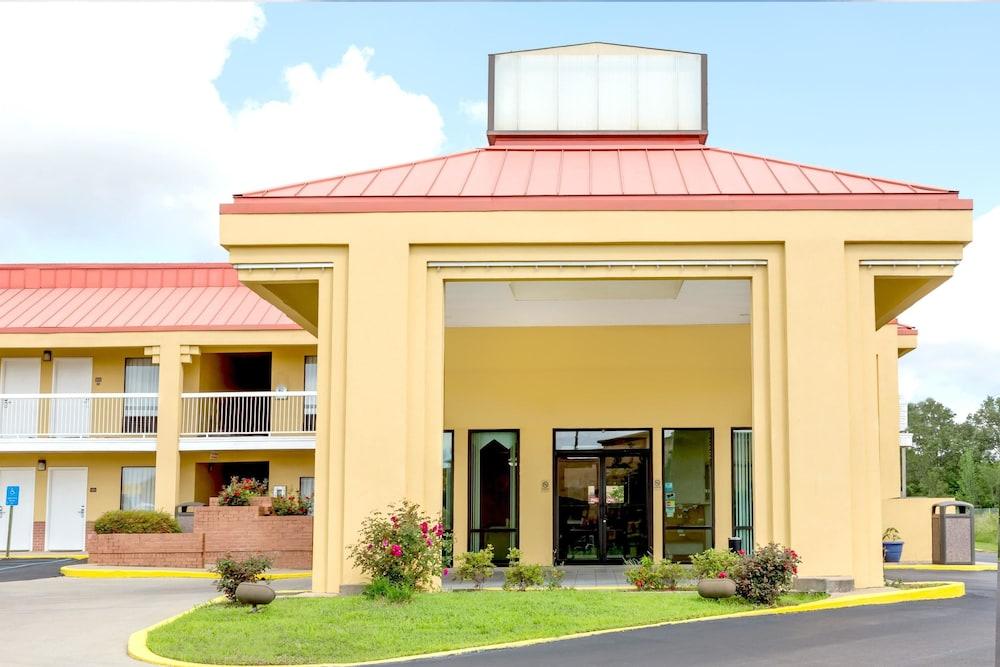 Super 8 by Wyndham Madison/Ridgeland Area photo 33