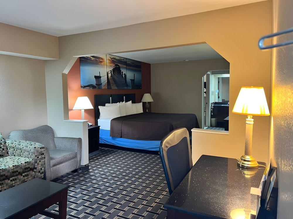 Days Inn & Suites by Wyndham Pine Bluff photo 16