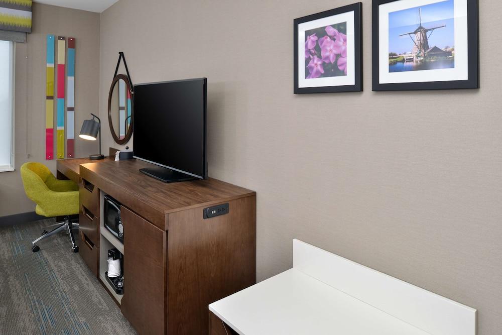 Hampton Inn & Suites Adrian photo 20