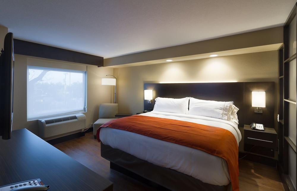 Holiday Inn Express & Suites San Antonio Medical-Six Flags by IHG photo 9