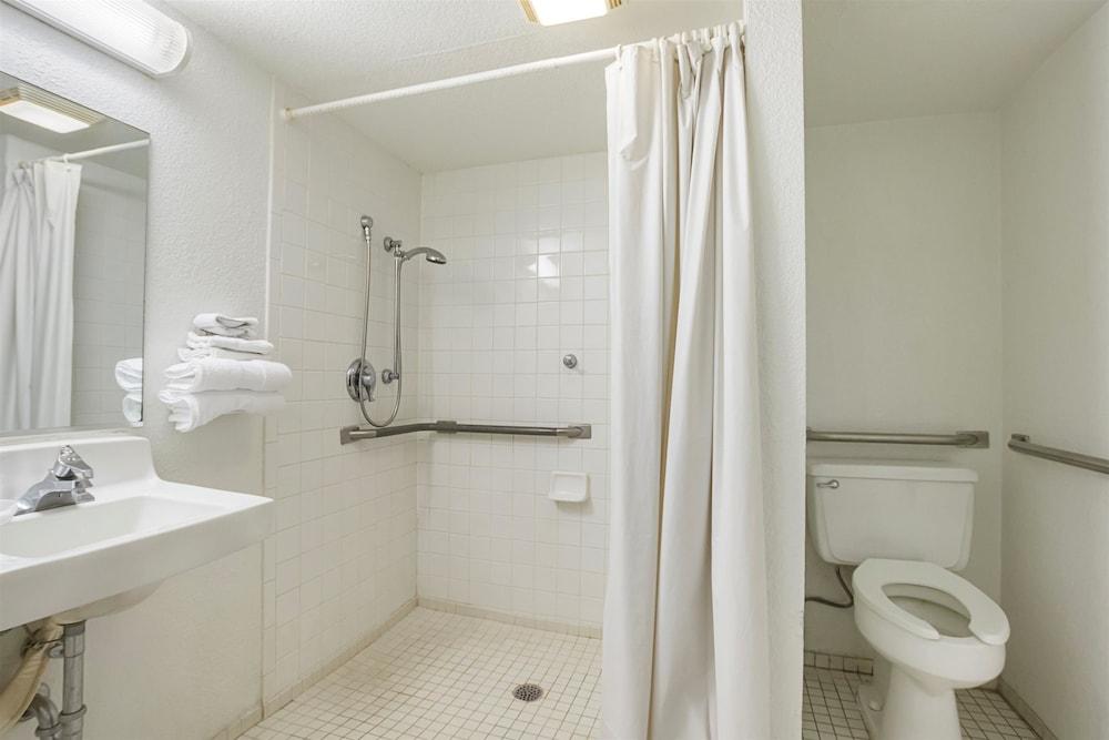 Motel 6 Rochester, MN photo 28