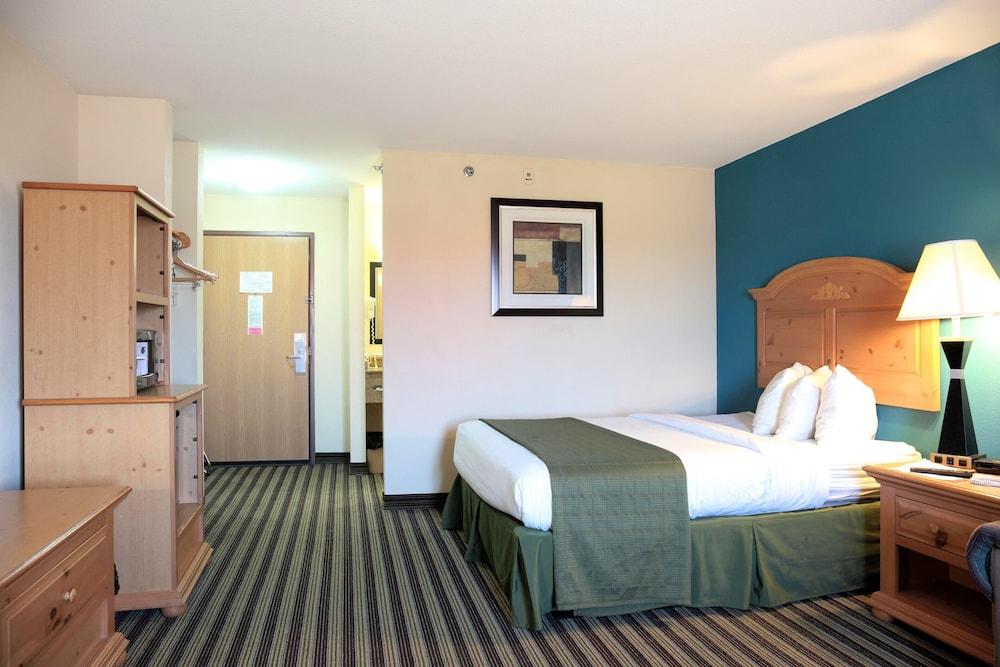 American Inn and Suites photo 11